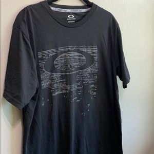 Oakley size large shirt